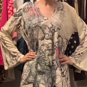 size medium v neck 2000s graphic floral hoodie